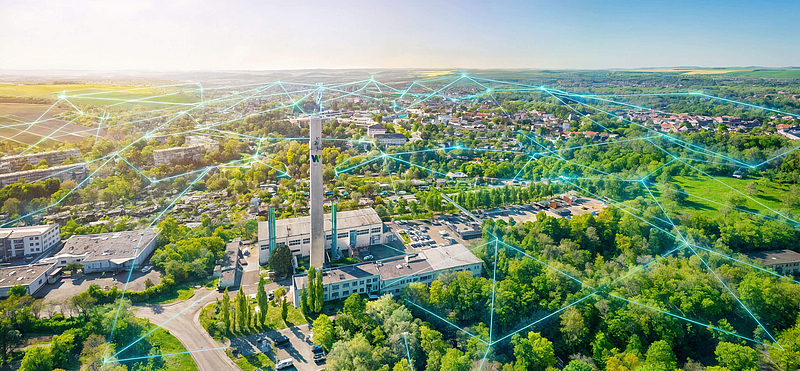Luftaufnahme von Weißenfels mit Schornstein und Versorgungsanlagen, mit eingezeichnetem Netz